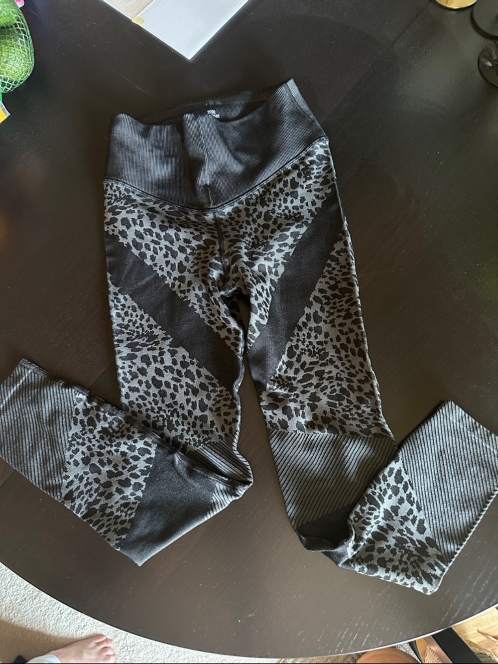 Good American Black and Gray Leopard Print Leggings